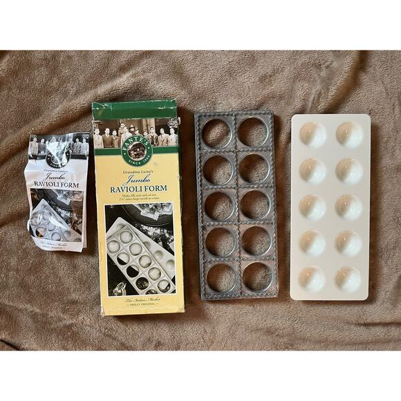 Fante's Grandma Luisa’s Jumbo Ravioli Form Maker The Italian Market Philly - Picture 2 of 3